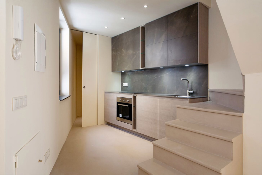 Wykończenie schodów betonowych